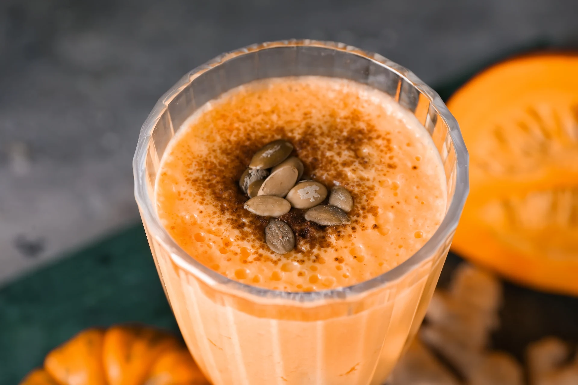 Smoothie für dichtes und glänzendes Haar. Der Effekt ist bereits nach einem Tag sichtbar