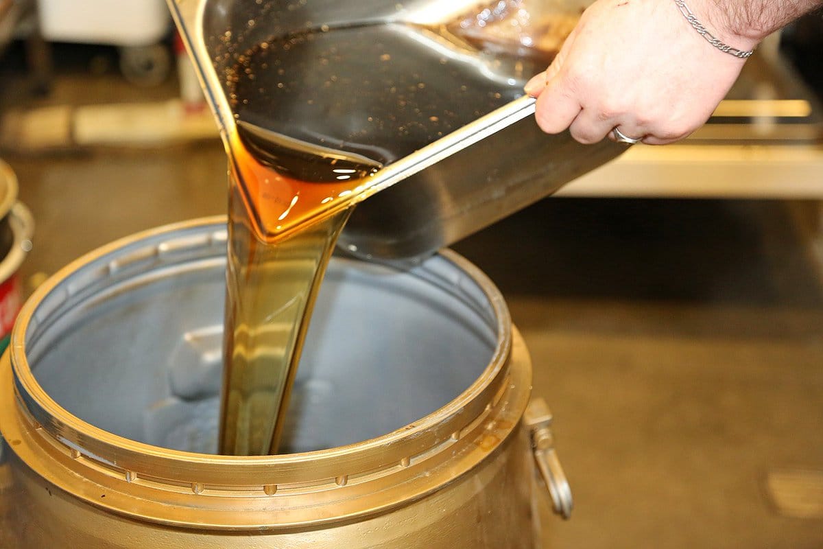 Noch günstiger als Brennholz: Wie man ein Haus ohne Strom und Gas heizen kann