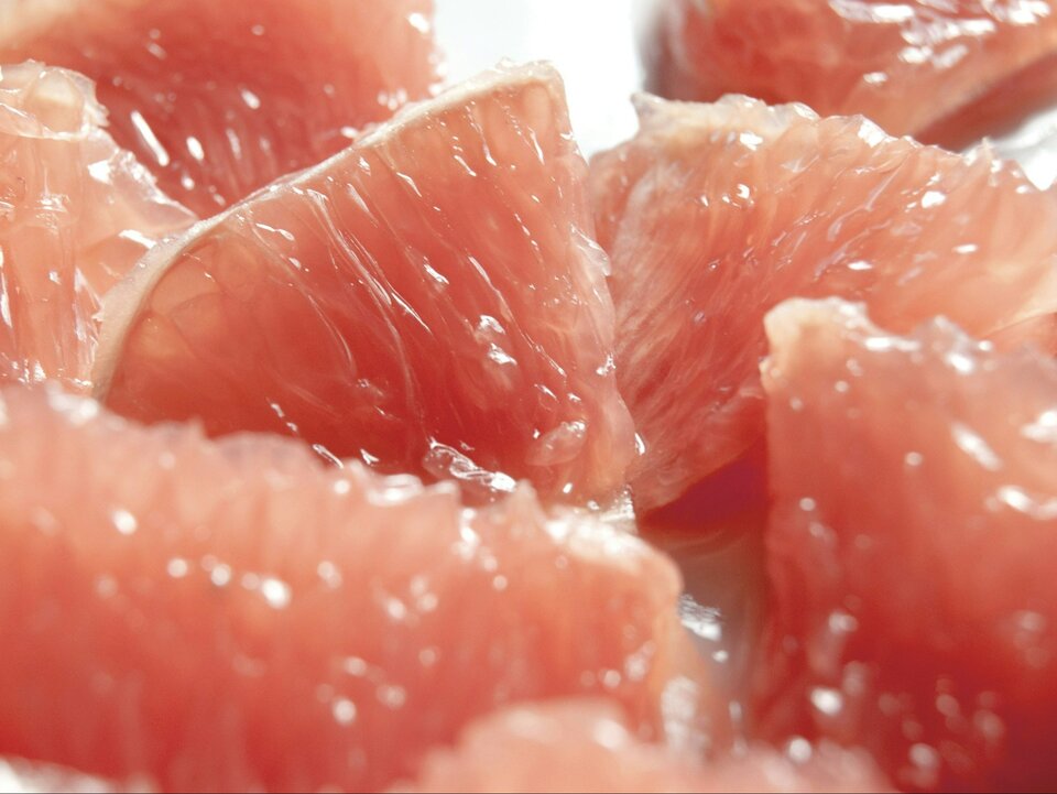 Ich esse es und nehme ab. Diese Frucht reguliert den Appetit, fördert die Verdauung und gibt Energie