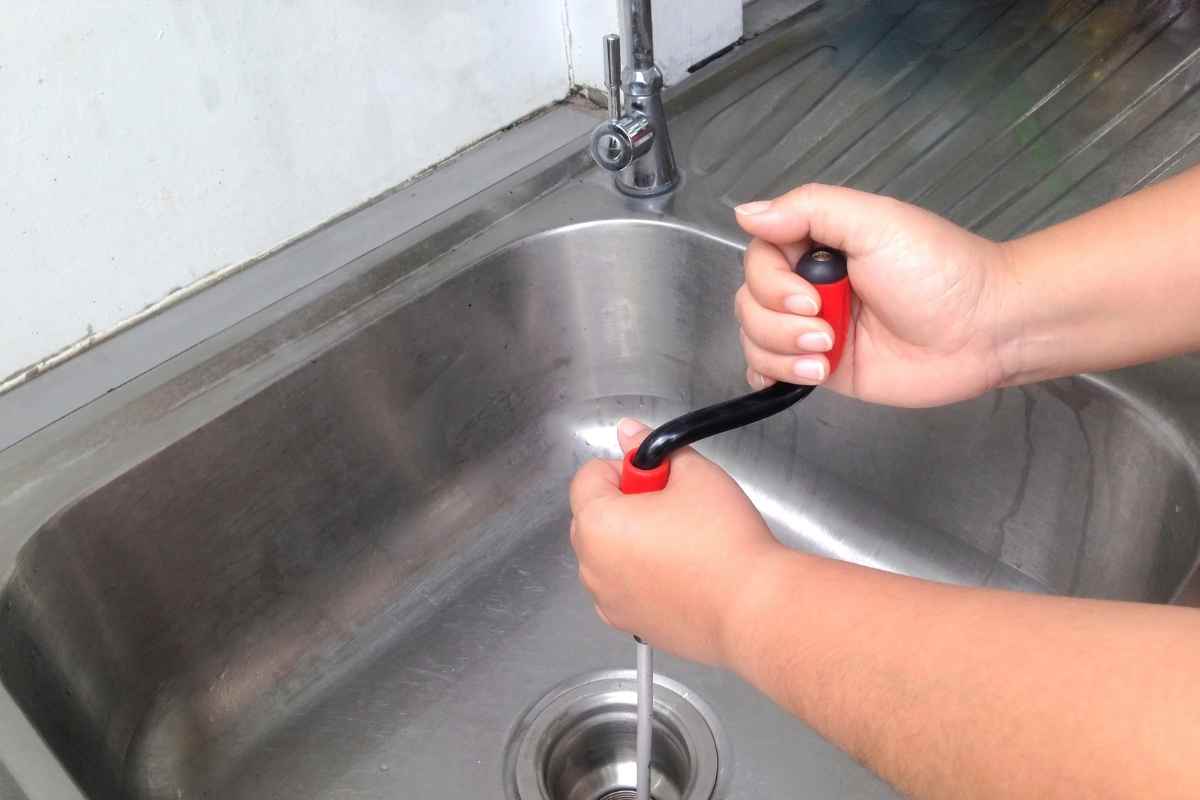 Deutsche Haushalte, die regelmäßig heißes Wasser in den Abfluss schütten, wurden aufgefordert, dies zu unterlassen.