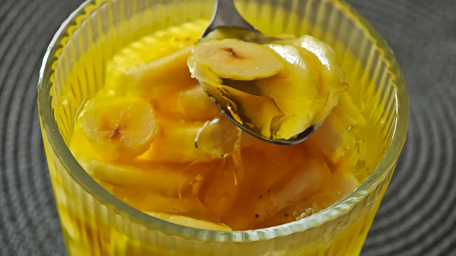 Die Banane in einer neuen Rolle. Dieses Dessert ist im Handumdrehen zubereitet und rettet Sie, wenn Sie Lust auf etwas Süßes haben