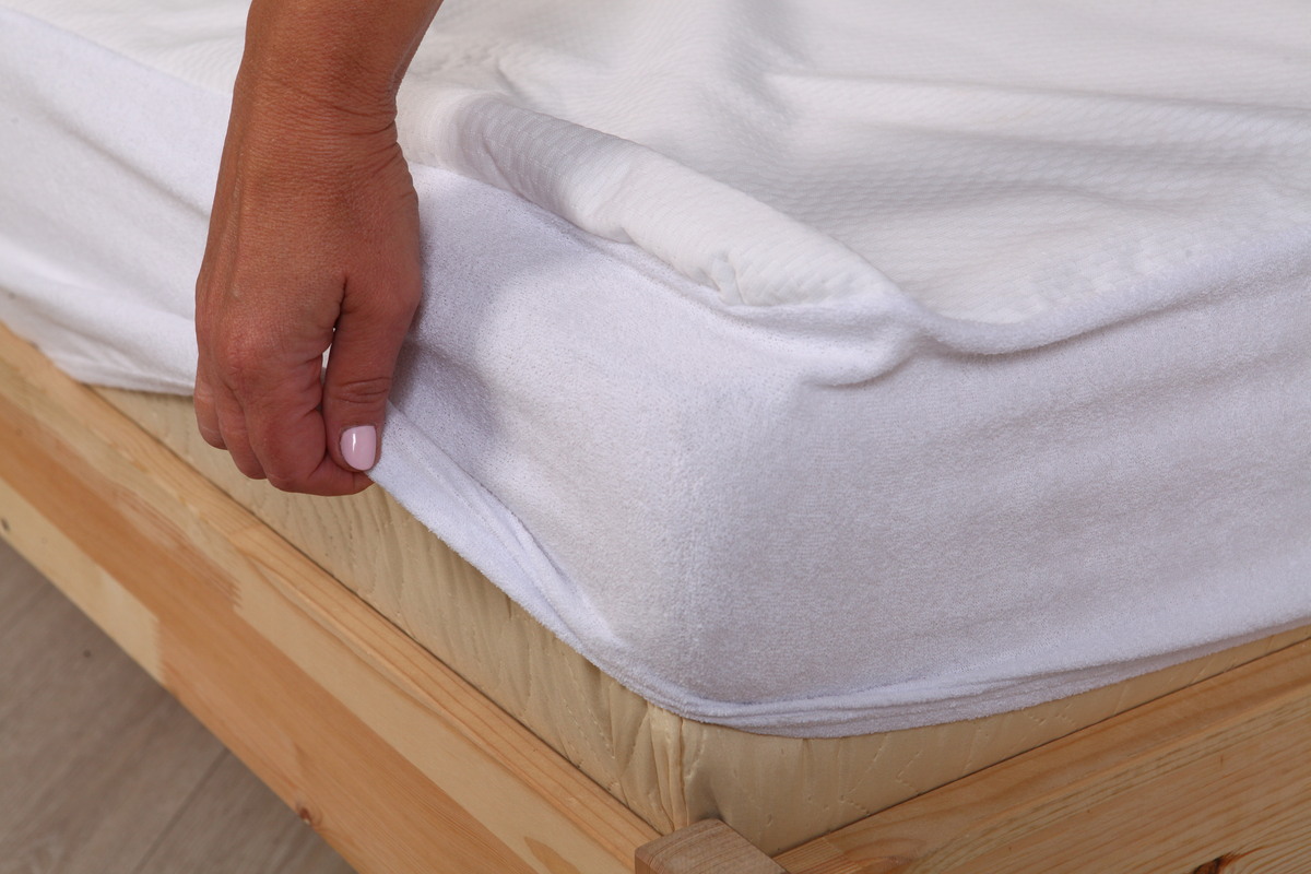 Dieser Reinigungsexperte ist unnachgiebig: „Bei uns zu Hause gilt die Regel, dass Bettwäsche einmal pro Woche und Handtücher alle drei Tage gewaschen werden müssen.“