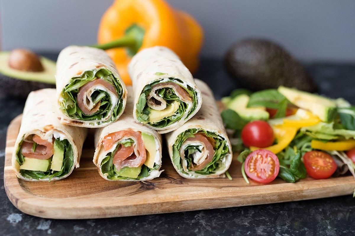 Anstelle von klassischen Sandwiches bereite ich schnell Rapas zu. Ich packe sie für die Schule und die Arbeit ein.