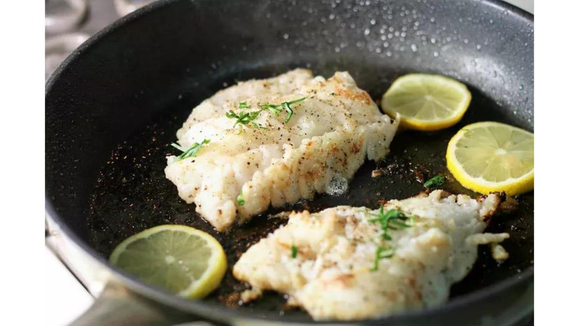 Wie brät man Fisch, damit er knusprig und saftig wird? Erfahren Sie das Geheimnis