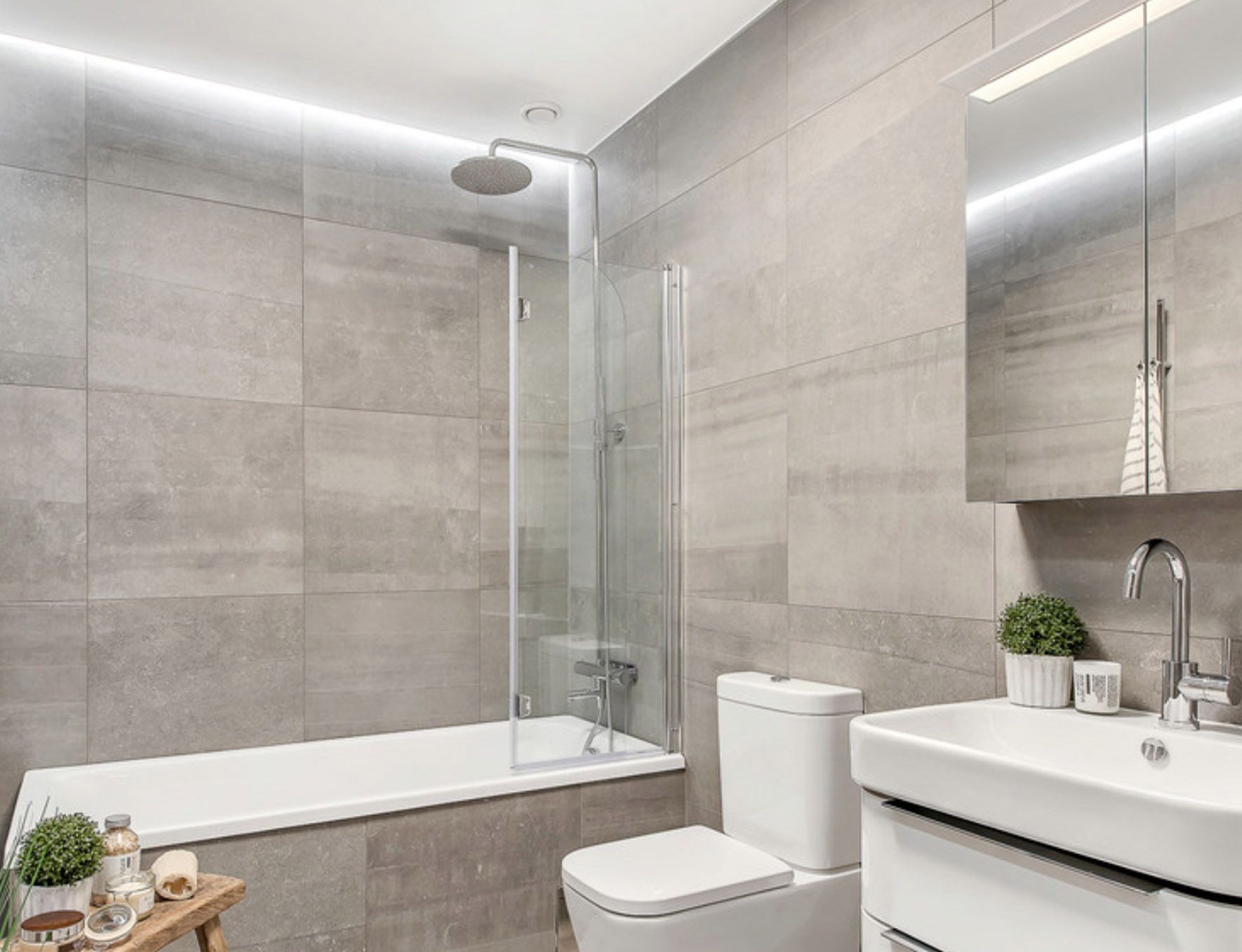 Füllen Sie das Produkt in einen kleinen Beutel und hängen Sie diesen abends an einen warmen Heizkörper im Badezimmer. Nach kurzer Zeit wird ein herrlicher Duft jeden Winkel des Raumes erfüllen. Hausgemachter Duft für das Badezimmer