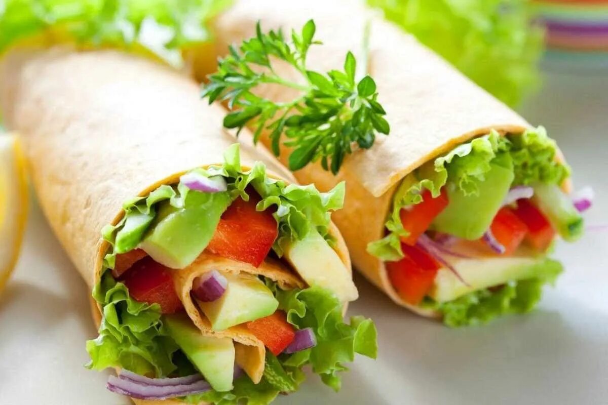 Anstelle von klassischen Sandwiches bereite ich schnell Rapas zu. Ich packe sie für die Schule und die Arbeit ein.