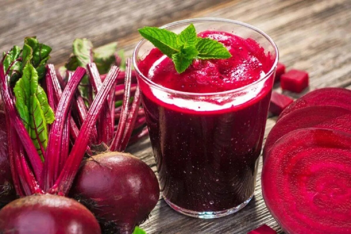 Fehlt Ihnen immer noch die Kraft? Dieser rote Cocktail vom Ernährungsberater bringt Sie wieder auf die Beine