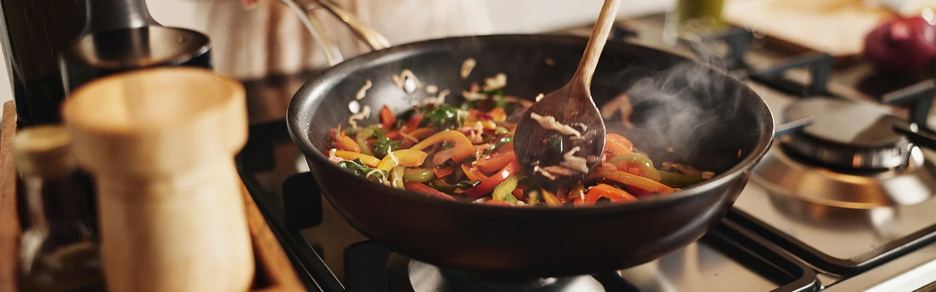 Ein einfacher Trick meiner Großmutter, um den Bratgeruch in Sekundenschnelle zu beseitigen