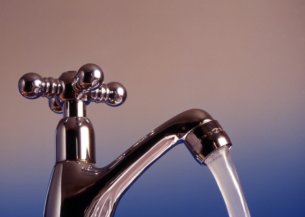 Eine geniale Methode zur Bekämpfung von Kalkablagerungen am Wasserhahn. Die Methode unserer Großmütter