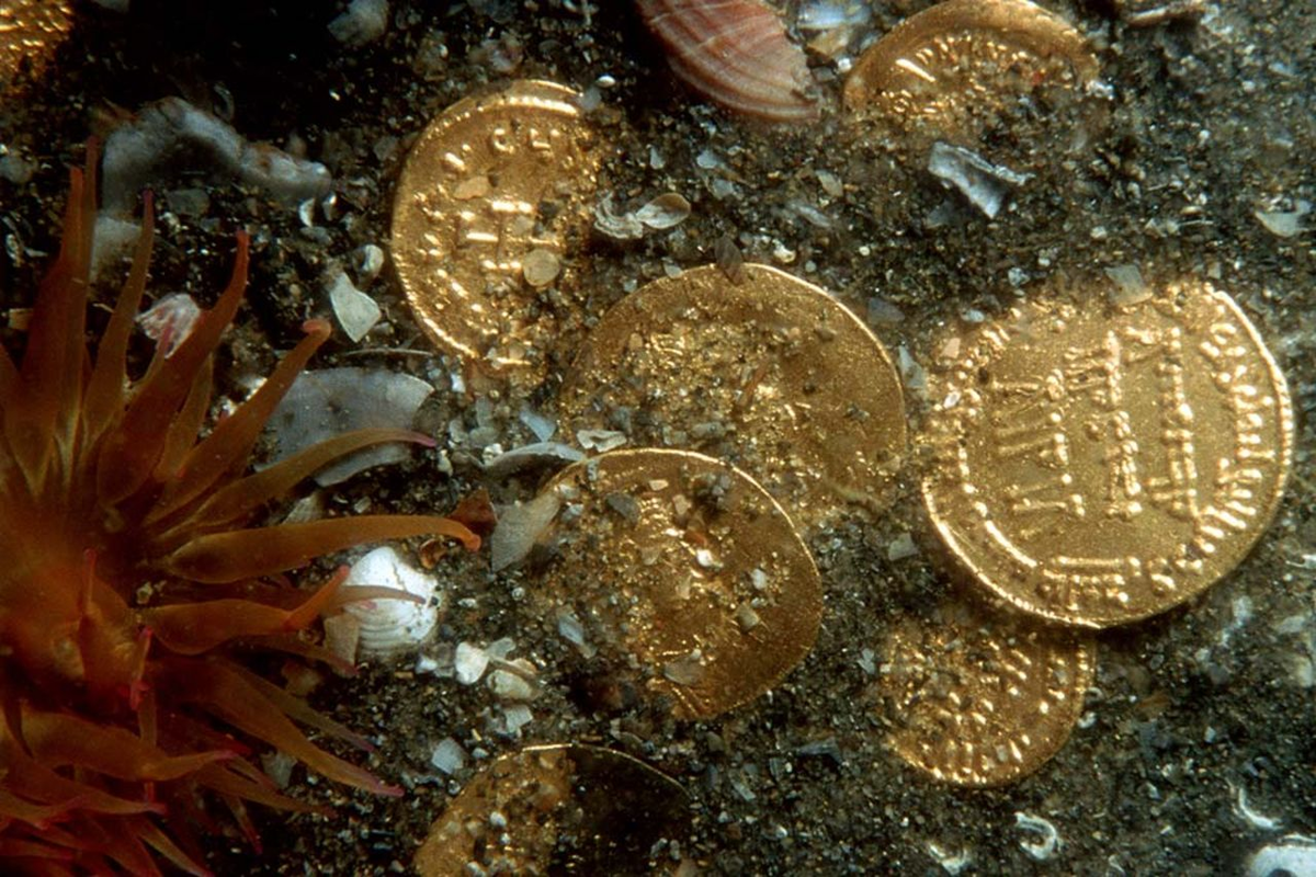 Fund des Jahrhunderts: Entdeckung, dass in einer Tiefe von 2000 Metern unter Wasser Dutzende Tonnen Gold liegen, die alle einer einzigen Provinz gehören