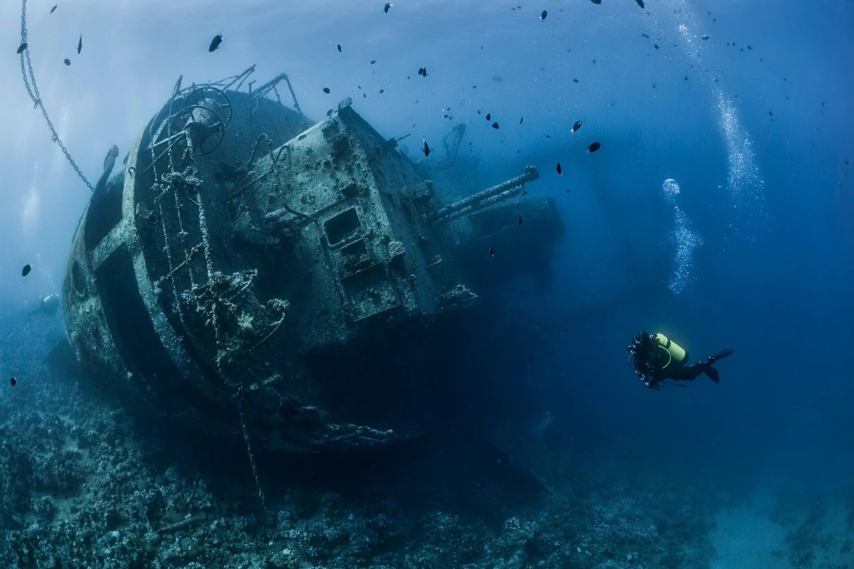 Archäologen analysieren Gegenstände, die aus dem Galeon „San José“ geborgen wurden