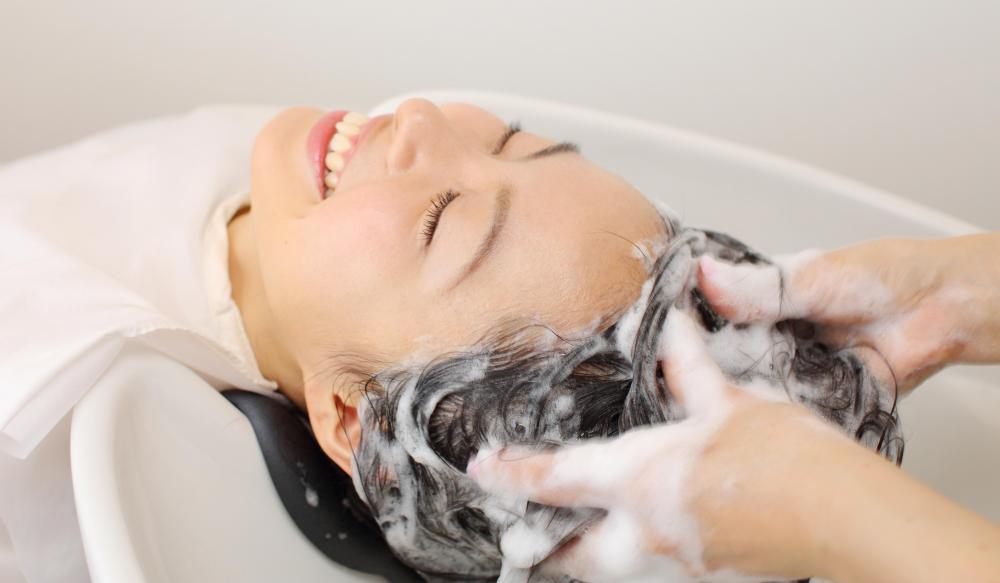 Die japanische Technik des Haarwaschens rettet den Zustand Ihrer Haare. Sie besteht aus ganz einfachen Schritten